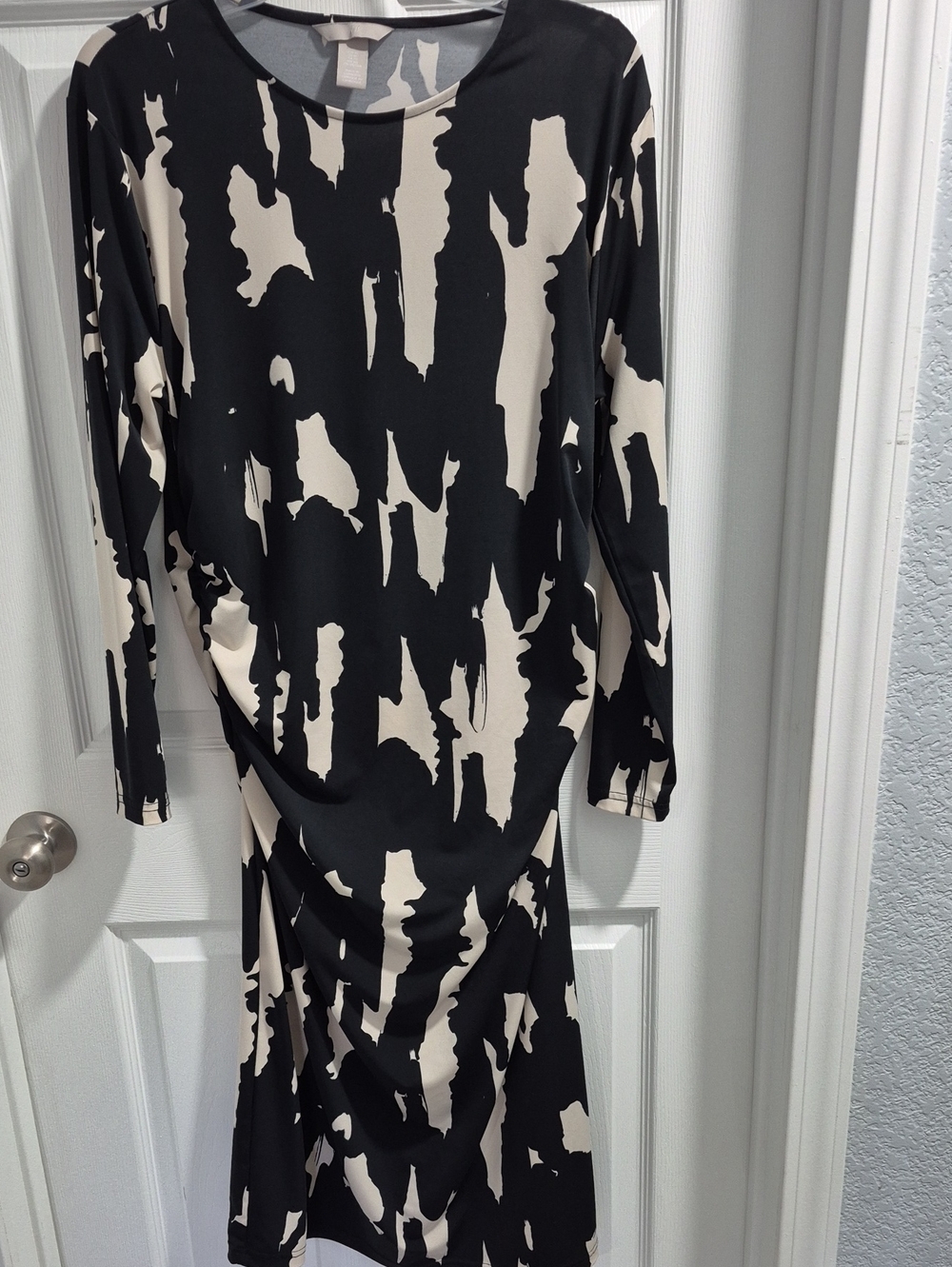 H&M Black and Cream Abstract Print Long Sleeve Midi Dress